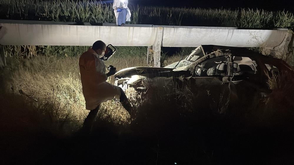 Karaman'da feci kaza! Takla atan araçtan fırlayıp can verdi
