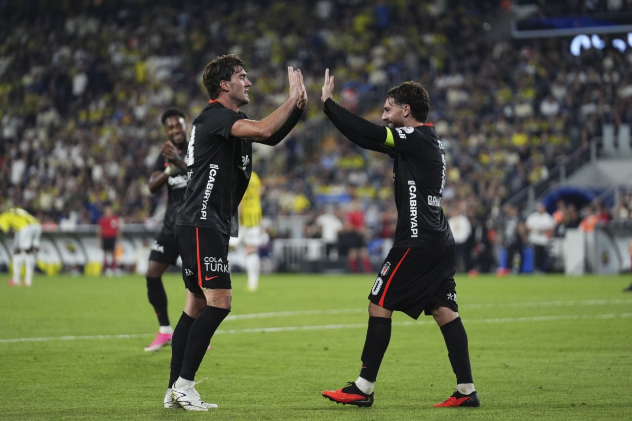 Beşiktaş, son maçında Fenerbahçe'yi 2-1 mağlup etti.