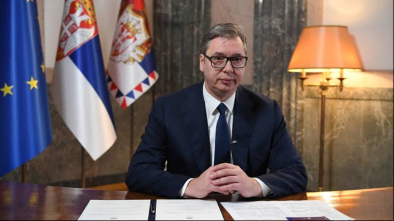 Protestolar sonrası Vucic'ten sürpriz hamle! Parlamentoyu feshetti
