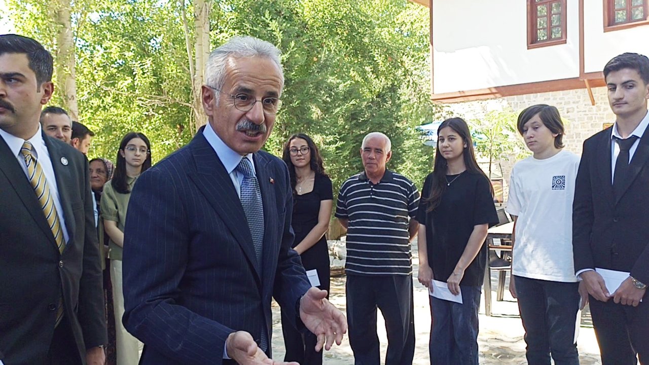 Ulaştırma Bakanı Uraloğlundan seçim açıklaması: İnşallah Cumhurbaşkanımızı yeniden seçeceğiz