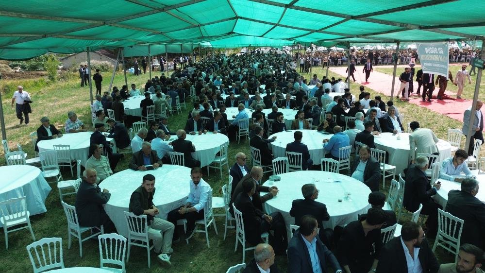 Yok böyle düğün! 15 bin kişi katıldı, kimse takı takmadı