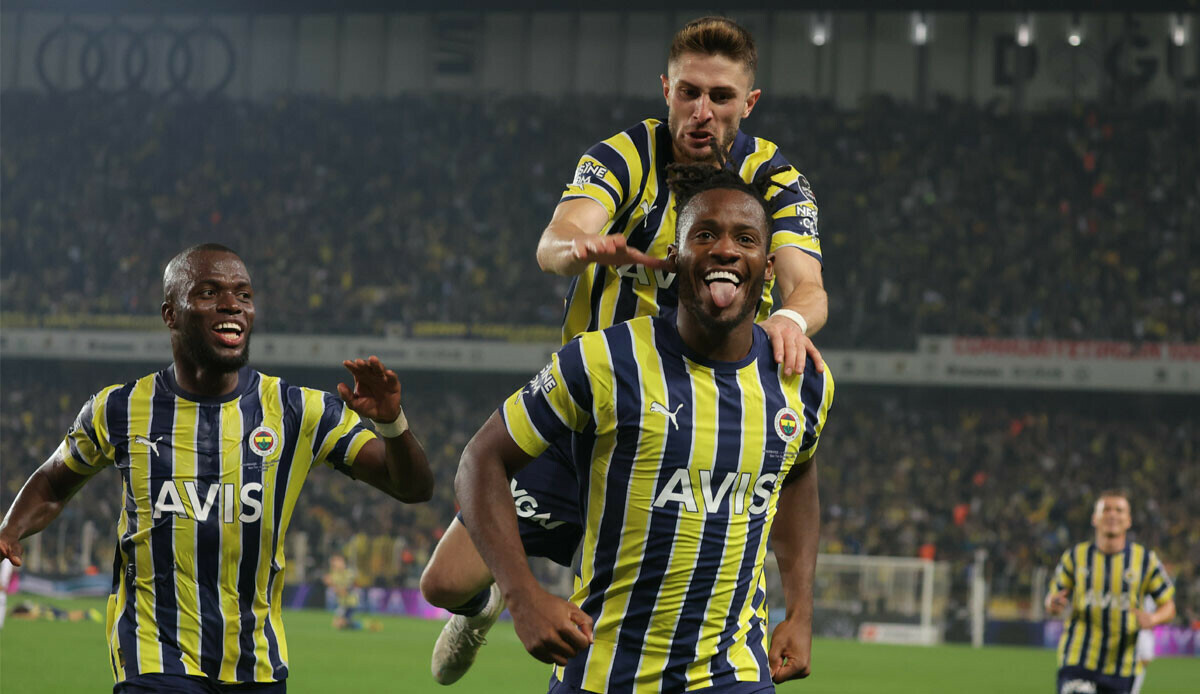 Fenerbahçe evinde Karagümrük'ten 4 gol yedi, galibiyete 5 golle ulaştı! Batshuayi'den üçlük... Fenerbahçe evinde Karagümrük'ten 4 gol yedi, galibiyete 5 golle ulaştı! Batshuayi'den üçlük...