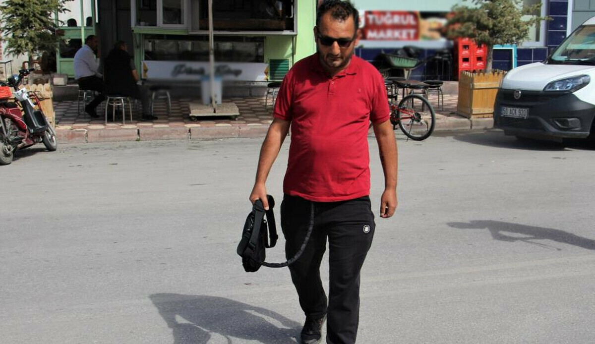 Kalbini 'elinde' taşıyor… Para çantası zannedip yan kesicilere kaptırmak en büyük korkusu Kalbini 'elinde' taşıyor… Para çantası zannedip yan kesicilere kaptırmak en büyük korkusu