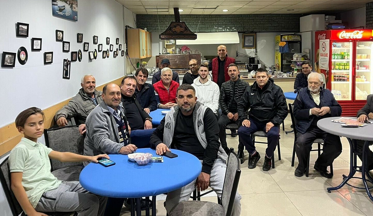 İsmail Yüksek şaşırttı! Kahvehanede Trabzonspor-Kasımpaşa maçını izledi