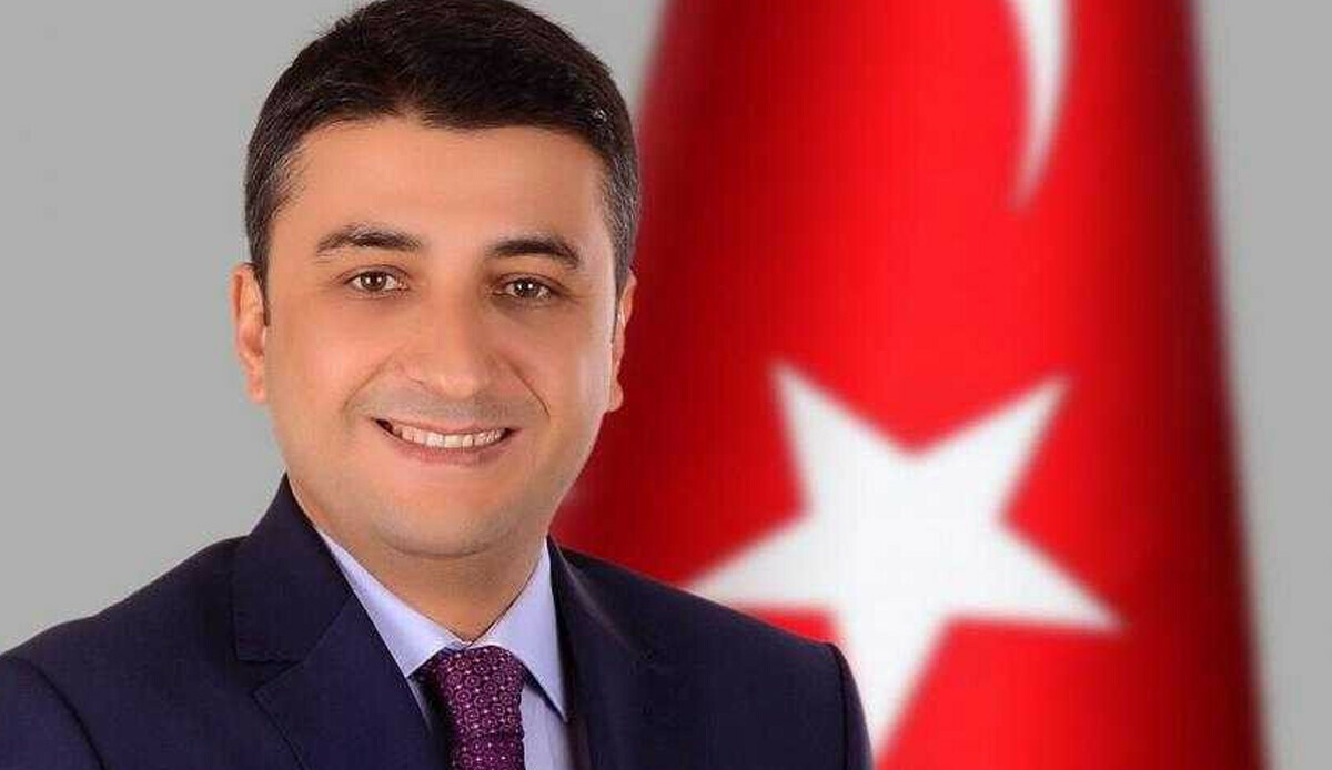 CHP ilçe teşkilatında yeni kriz: 'Gelenden, gidenden haberimiz yok' deyip istifa ettiler CHP ilçe teşkilatında yeni kriz: 'Gelenden, gidenden haberimiz yok' deyip istifa ettiler