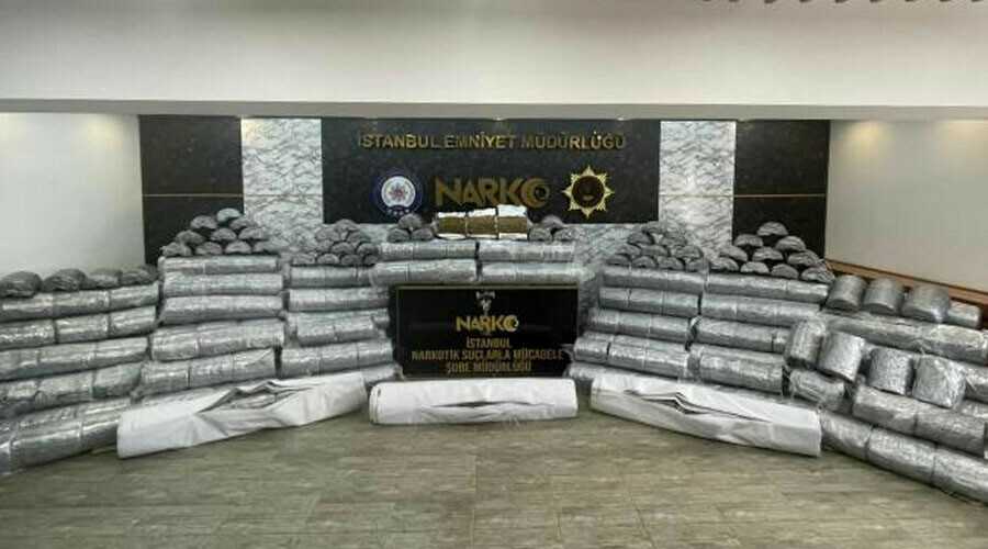 İstanbul’da dev uyuşturucu operasyonu: Meksika’dan gelen gemide 1,5 ton marihuana ele geçirildi İstanbul’da dev uyuşturucu operasyonu: Meksika’dan gelen gemide 1,5 ton marihuana ele geçirildi