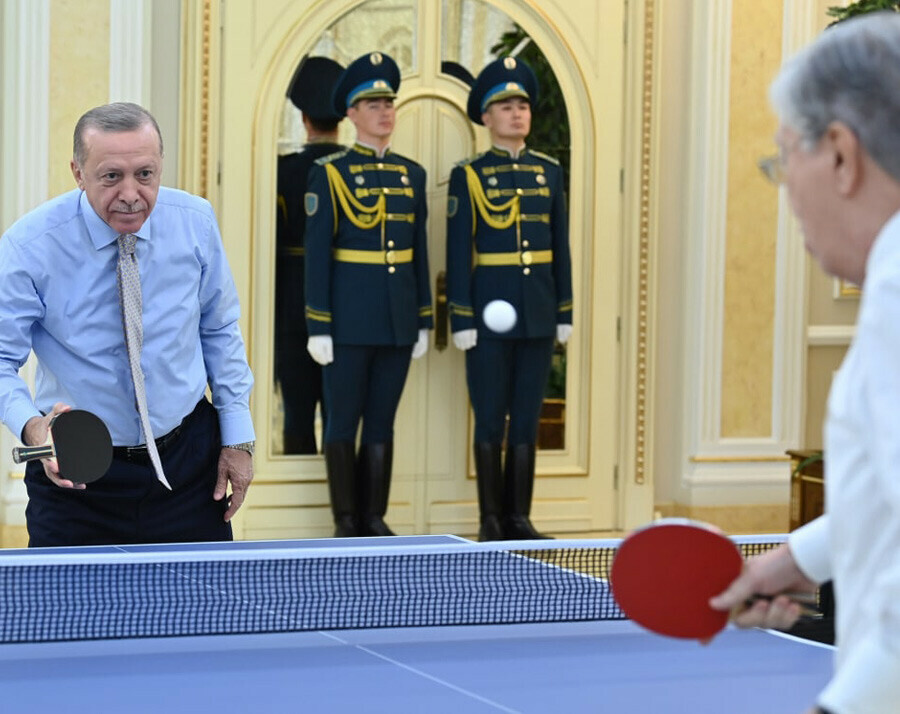 Cumhurbaşkanı Erdoğan ile Tokayev masa tenisi maçının rövanşını Kazakistan'da yaptı Cumhurbaşkanı Erdoğan ile Tokayev masa tenisi maçının rövanşını Kazakistan'da yaptı