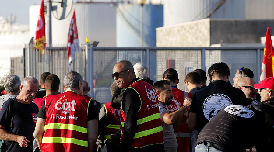 Fransa’da rafinerilerde greve gidenler zorla çalıştırılacak Fransa’da rafinerilerde greve gidenler zorla çalıştırılacak