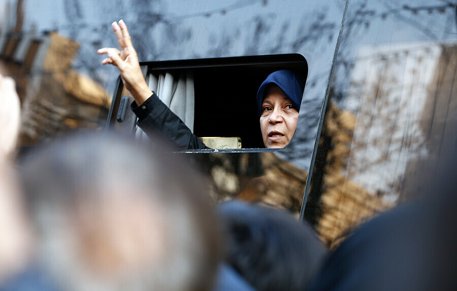 İran'da eski Cumhurbaşkanı Haşimi'nin kızı protestolara katıldığı için tutuklandı