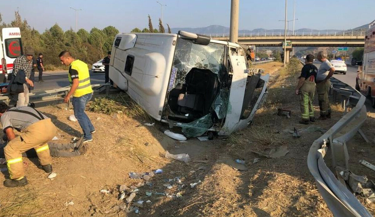 Kanser hastalarını taşıyan midibüs devrildi, çok sayıda yaralı var
