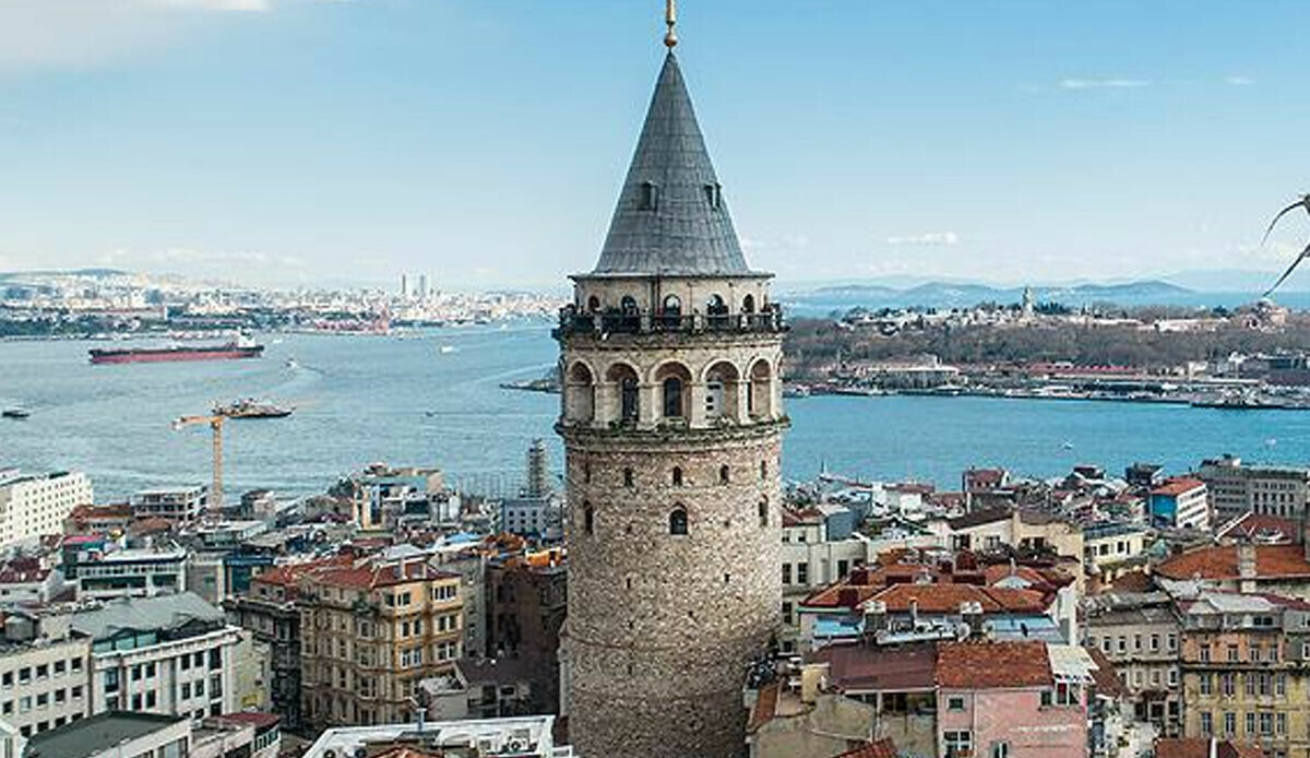 Galata Kulesi’nde korkunç olay! Genç adam feci şekilde can verdi