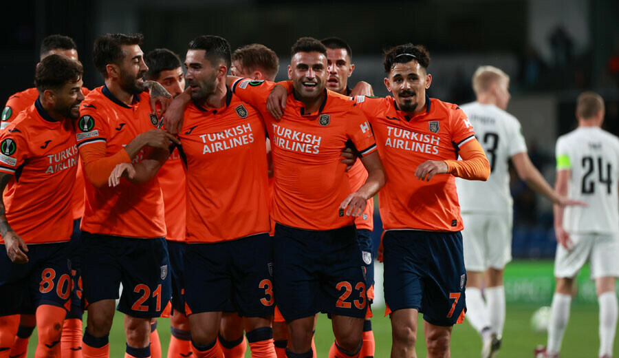 Medipol Başakşehir UEFA Avrupa Konferans Ligi'nde gruptan çıkmayı garantiledi