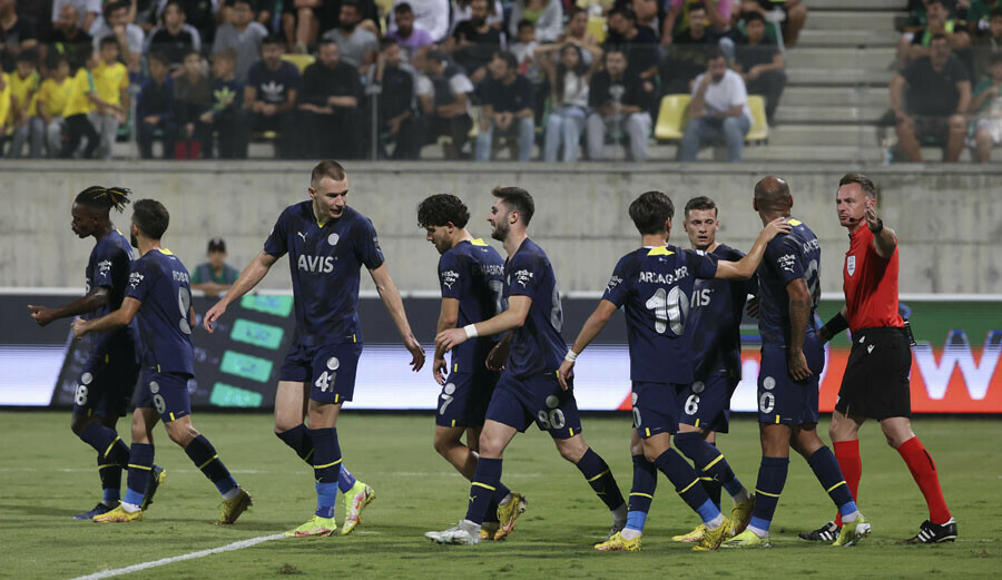 Fenerbahçe'nin AEK Larnaca zaferi! Jesus'un takımı gruptan çıkmayı garantiledi Fenerbahçe'nin AEK Larnaca zaferi! Jesus'un takımı gruptan çıkmayı garantiledi