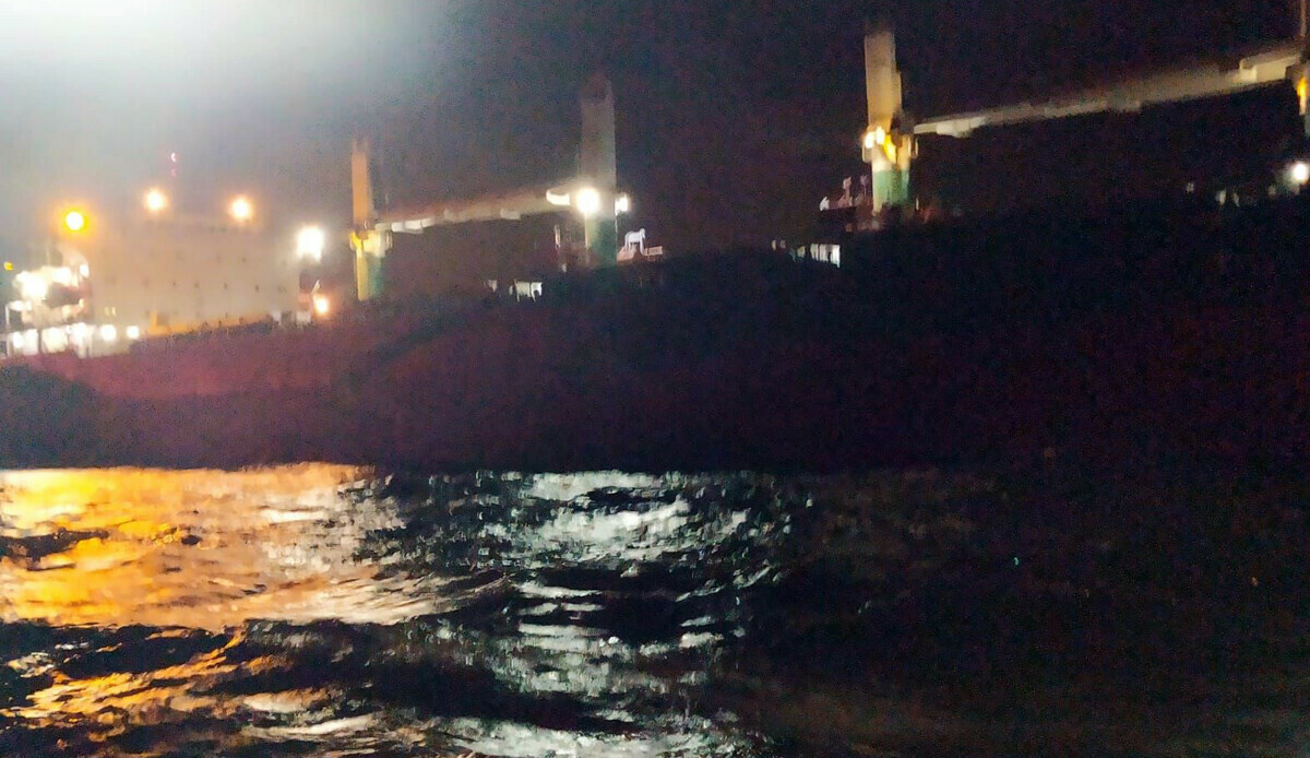İstanbul Boğazı'nda gemi trafiği askıya alındı İstanbul Boğazı'nda gemi trafiği askıya alındı