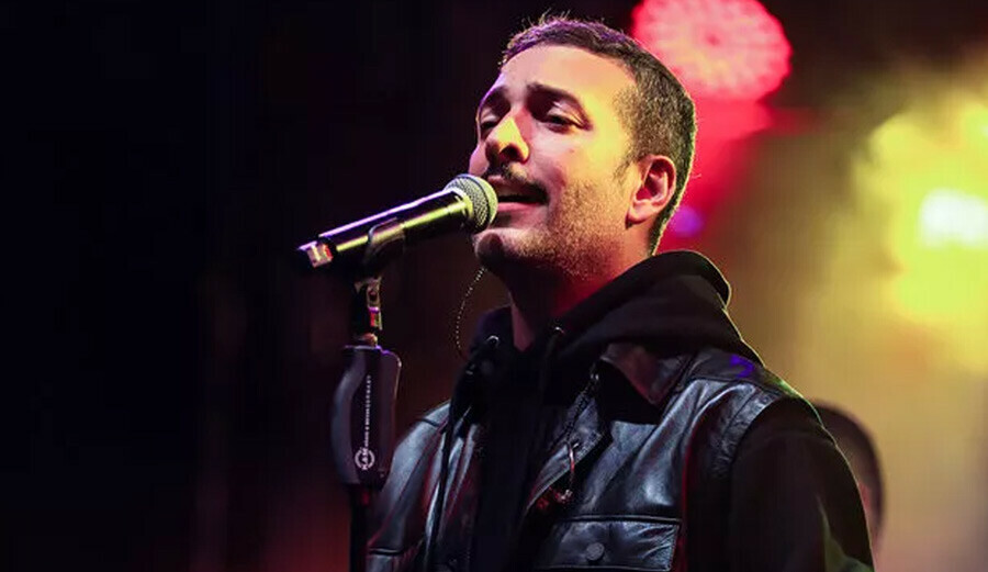 Bıyıklı haliyle Freddie Mercury’e benzetilmişti… Oğuzhan Koç’un yeni imajının sırrı ortaya çıktı Bıyıklı haliyle Freddie Mercury’e benzetilmişti… Oğuzhan Koç’un yeni imajının sırrı ortaya çıktı