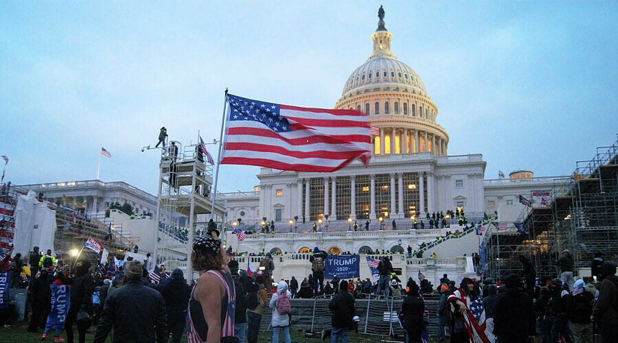 ABD’nin en karanlık gününde neler yaşandı?  Kongre Baskını sırasında liderlerin yaşadığı korku dolu anlar ilk kez yayınlandı