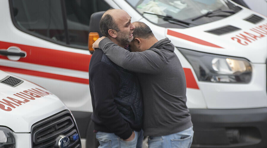 Maden işçisinden facianın şiddetini ortaya koyan sözler: Rayların üzerindeki vagonları bile duvarlara çarpmış Maden işçisinden facianın şiddetini ortaya koyan sözler: Rayların üzerindeki vagonları bile duvarlara çarpmış