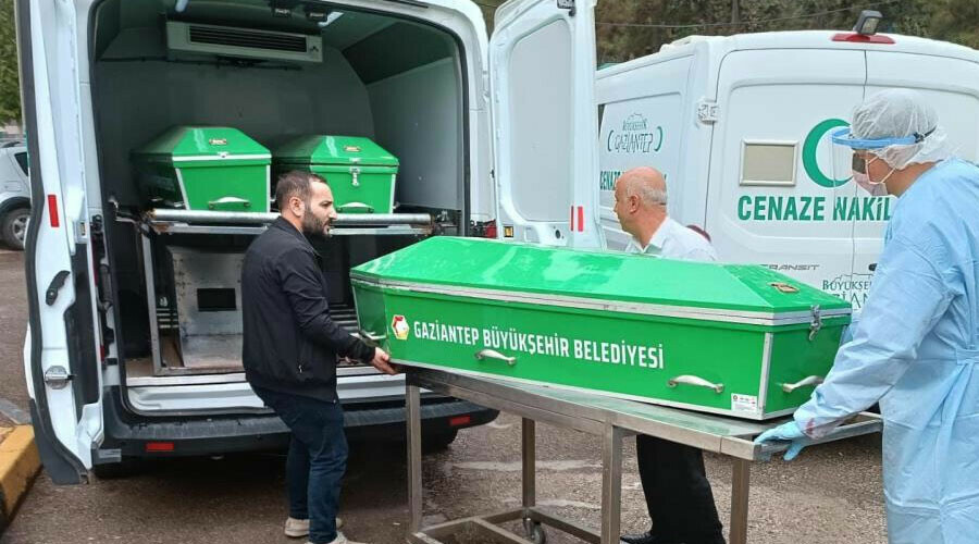 Karı-koca bir gün arayla hayatını kaybetti: Eşinin cenazesine giderken kaza geçirdi Karı-koca bir gün arayla hayatını kaybetti: Eşinin cenazesine giderken kaza geçirdi