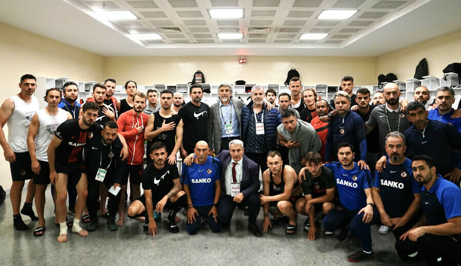 Arda Kızıldağ'dan Konyaspor'a üçlük! Gaziantep FK deplasman fobisini yendi Arda Kızıldağ'dan Konyaspor'a üçlük! Gaziantep FK deplasman fobisini yendi