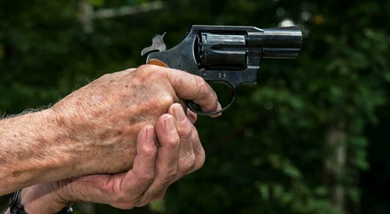 Oğlunun düğününde eşini öldürdü, kızını yaraladı Oğlunun düğününde eşini öldürdü, kızını yaraladı
