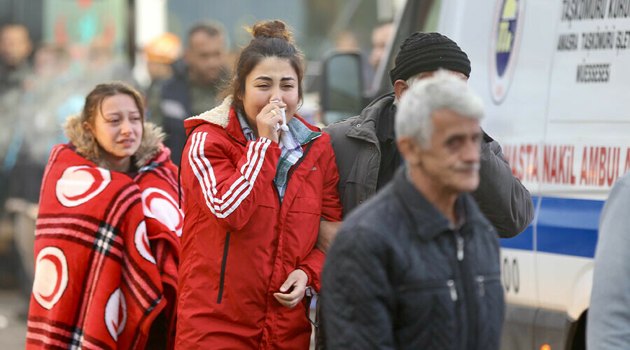 Maden işçisinden facianın şiddetini ortaya koyan sözler: Rayların üzerindeki vagonları bile duvarlara çarpmış Maden işçisinden facianın şiddetini ortaya koyan sözler: Rayların üzerindeki vagonları bile duvarlara çarpmış