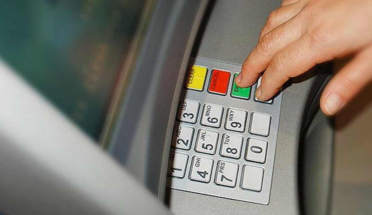 Dev banka zor durumda! Kaçış başladı, herkes parasını çekiyor Dev banka zor durumda! Kaçış başladı, herkes parasını çekiyor