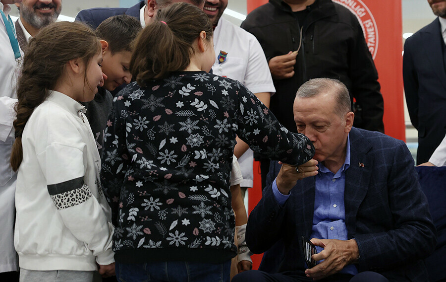 Cumhurbaşkanı Erdoğan'dan yaralı madencilere ziyaret