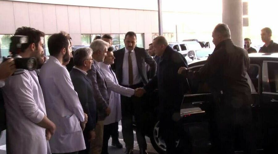 Cumhurbaşkanı Erdoğan'dan yaralı madencilere hastanede ziyaret