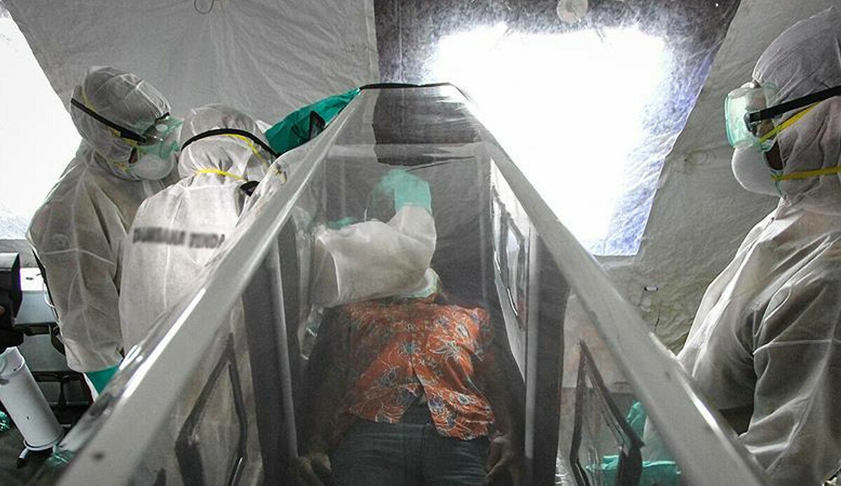 Uganda'da Ebola alarmı! 2 bölgede sokağa çıkma yasağı ilan edildi Uganda'da Ebola alarmı! 2 bölgede sokağa çıkma yasağı ilan edildi