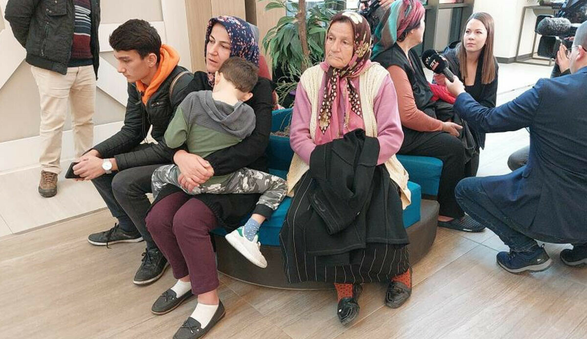 En çaresiz bekleyiş....Bartın'da yaralan madencinin ailesi konuştu: Bu acı anlatılamaz En çaresiz bekleyiş....Bartın'da yaralan madencinin ailesi konuştu: Bu acı anlatılamaz