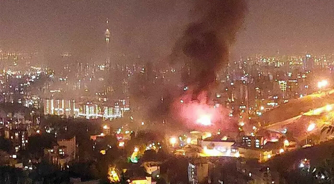Silah ve patlama sesleri gece boyunca susmadı… İran’da hapishane yangınında bilanço ağırlaşıyor