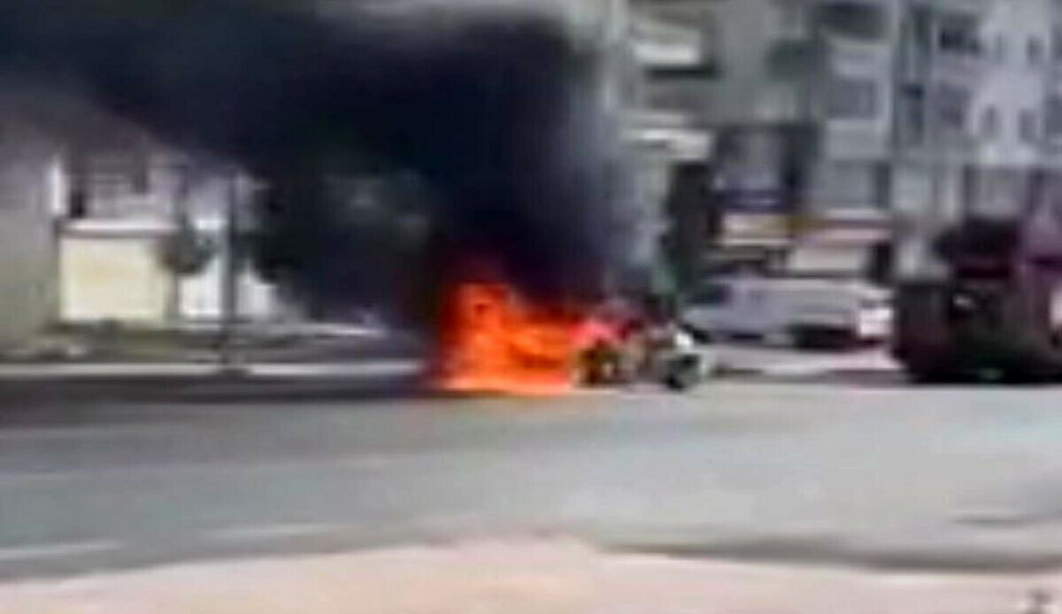 Seyir halindeki araç alev topuna döndü