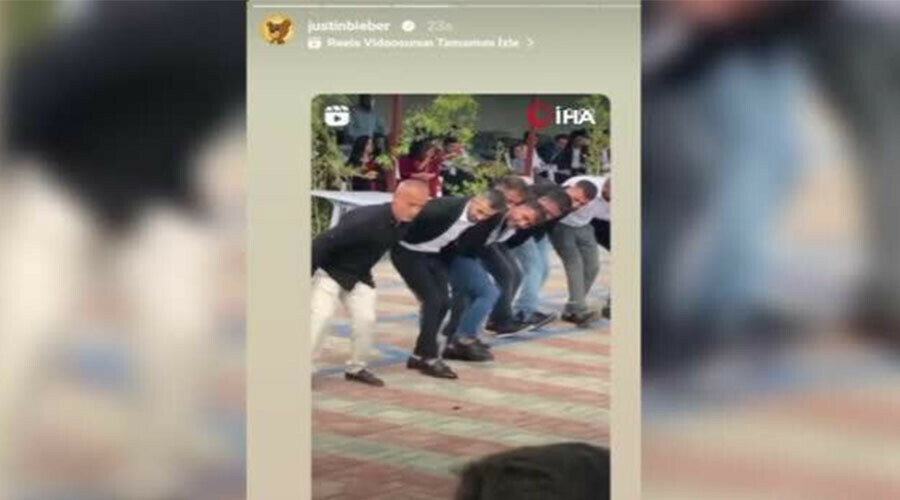 Yurt dışından teklif yağıyor… Dünyaca ünlü şarkıcı Justin Bieber paylaştı, tüm dünya Şırnaklı ‘Michael Jackson Nezir'i izledi Yurt dışından teklif yağıyor… Dünyaca ünlü şarkıcı Justin Bieber paylaştı, tüm dünya Şırnaklı ‘Michael Jackson Nezir'i izledi