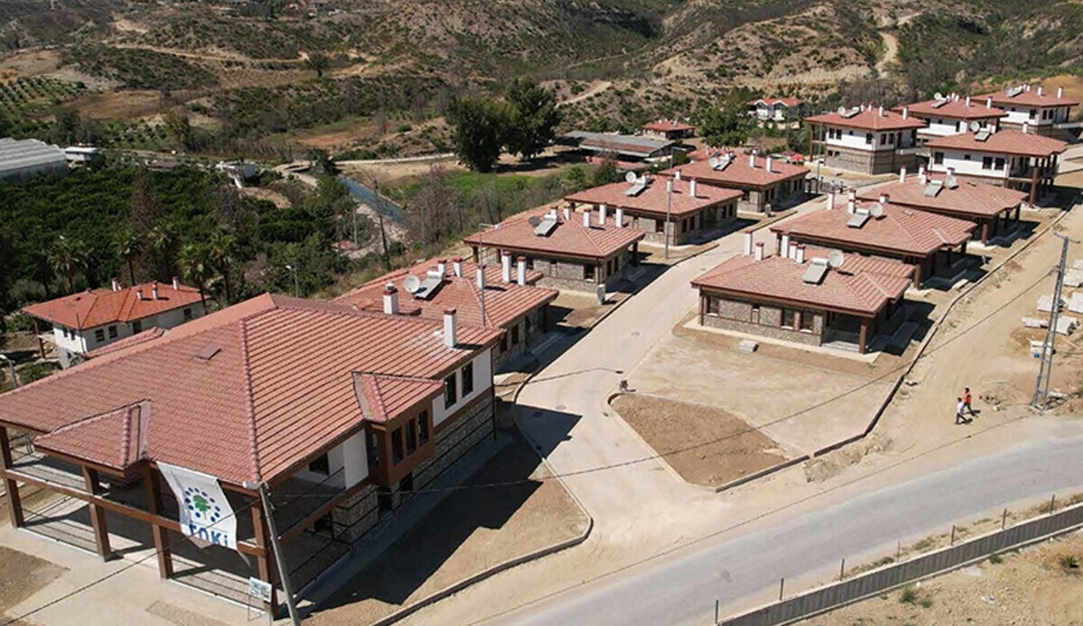 Bakan Kurum yeni detayları açıkladı: TOKİ arsaları için kat ve süre şartı Bakan Kurum yeni detayları açıkladı: TOKİ arsaları için kat ve süre şartı