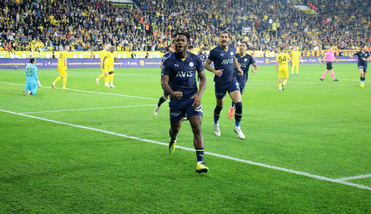 Fenerbahçe Ankaragücü deplasmanında işi ilk yarıda bitirdi, 3 puan Batshuayi, İrfan Can ve Rossi'den Fenerbahçe Ankaragücü deplasmanında işi ilk yarıda bitirdi, 3 puan Batshuayi, İrfan Can ve Rossi'den