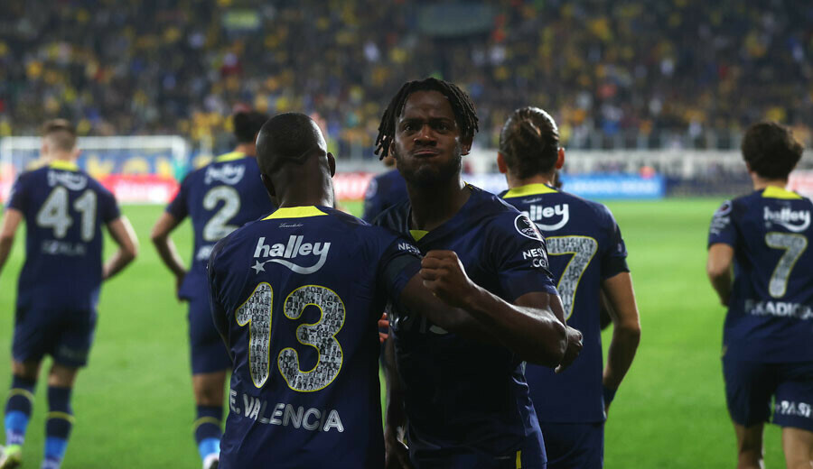 Fenerbahçe Ankaragücü deplasmanında işi ilk yarıda bitirdi, 3 puan Batshuayi, İrfan Can ve Rossi'den Fenerbahçe Ankaragücü deplasmanında işi ilk yarıda bitirdi, 3 puan Batshuayi, İrfan Can ve Rossi'den