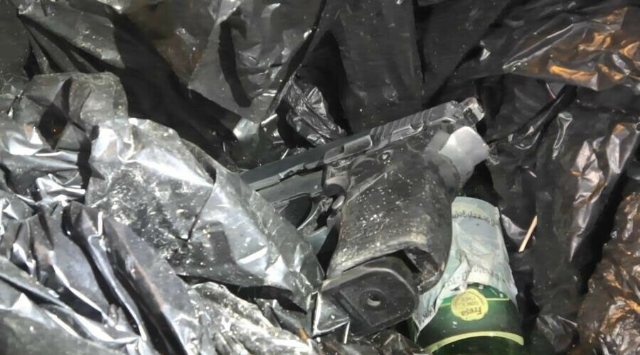 Silahla oynarken kazayla kendini vurdu, yoldan geçen hurdacı kurtardı Silahla oynarken kazayla kendini vurdu, yoldan geçen hurdacı kurtardı