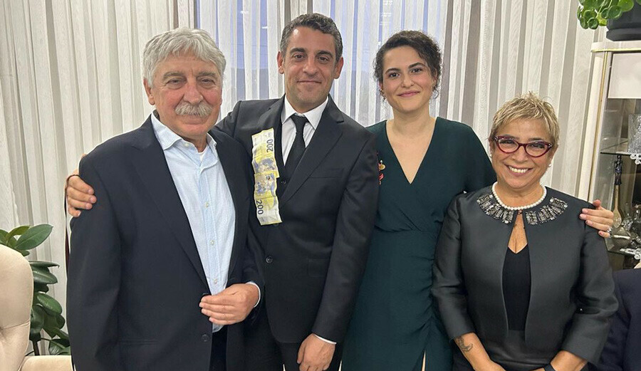 Evlilik yolunda ilk adım… Kavak Yelleri’nin Efe’si Dağhan Külegeç nişanlandı Evlilik yolunda ilk adım… Kavak Yelleri’nin Efe’si Dağhan Külegeç nişanlandı
