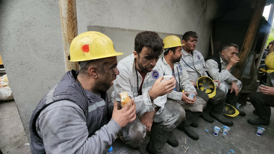 Ölümüne dostluk... Arkadaşlarını kurtarmak için yarışmışlar Ölümüne dostluk... Arkadaşlarını kurtarmak için yarışmışlar