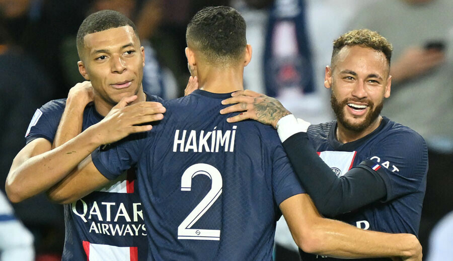 Messi'yi durdurmak için tüm takım baraja durdu!