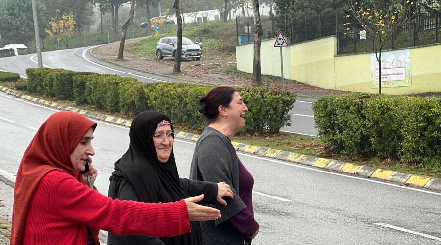 Park halinde bıraktığı otomobilinin son halini görünce sinir krizi geçirdi Park halinde bıraktığı otomobilinin son halini görünce sinir krizi geçirdi