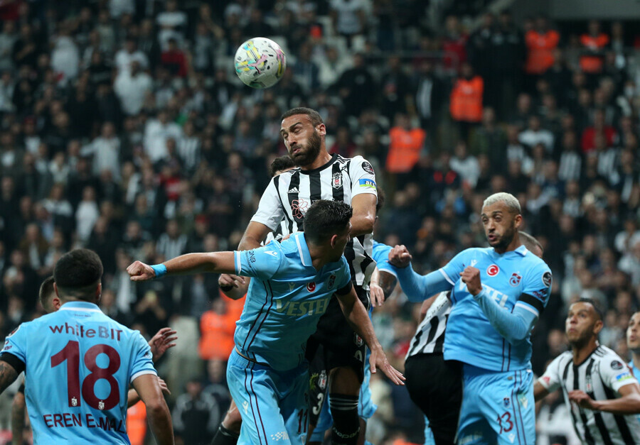 Trabzon kaçtı, Beşiktaş yakaladı! Dev maçta 4 gol vardı, puanlar paylaşıldı Trabzon kaçtı, Beşiktaş yakaladı! Dev maçta 4 gol vardı, puanlar paylaşıldı
