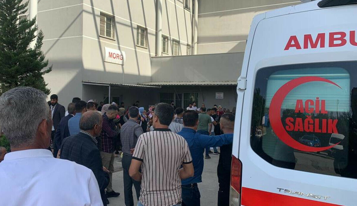 4 yaşındaki Bozan'ın acı ölümü... Sünnet düğününde konvoya katılacakken otomobil ezdi 4 yaşındaki Bozan'ın acı ölümü... Sünnet düğününde konvoya katılacakken otomobil ezdi