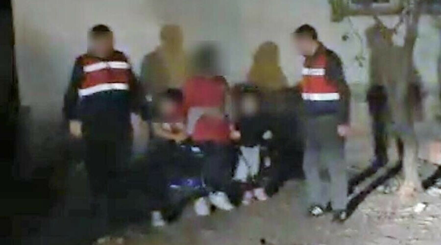 Sevgilisiyle birlik oldu, eski kocasından fidye almak için öz çocuklarını kaçırdı Sevgilisiyle birlik oldu, eski kocasından fidye almak için öz çocuklarını kaçırdı
