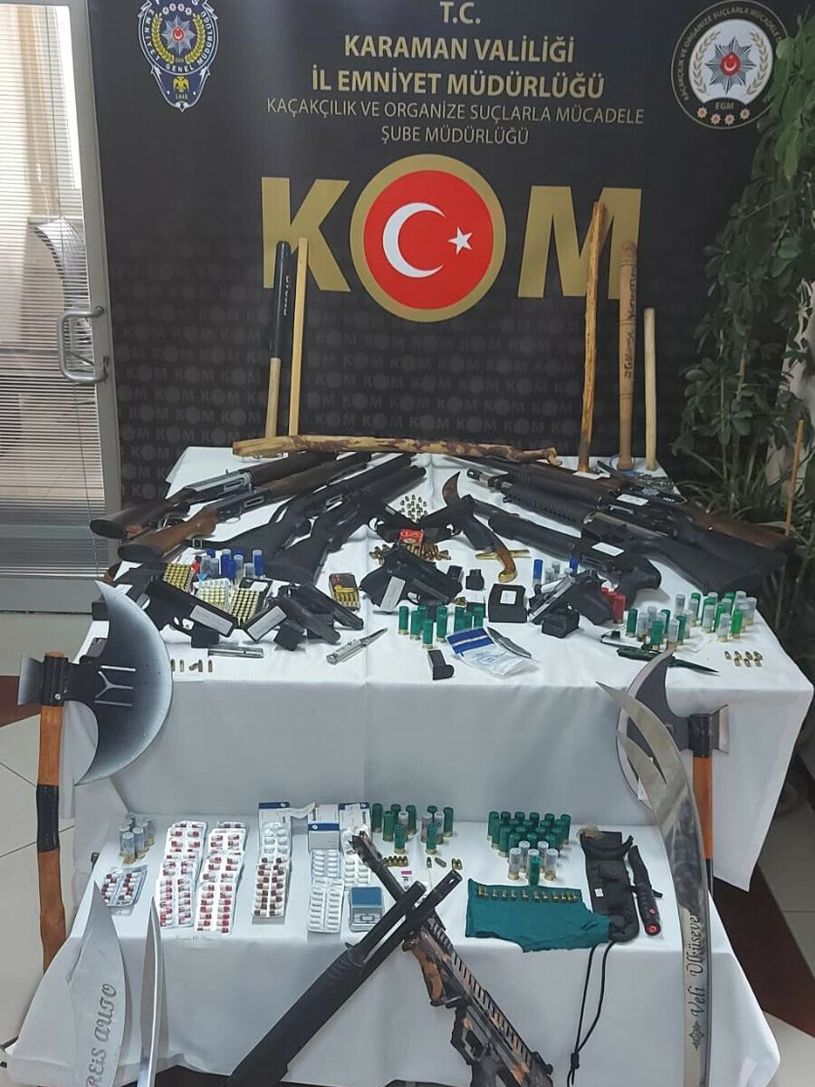 Karaman'da 2 ayrı suç örgütü ‘son nokta’ ile çökertildi! Ele geçirilen cephanelikte yok yok Karaman'da 2 ayrı suç örgütü ‘son nokta’ ile çökertildi! Ele geçirilen cephanelikte yok yok