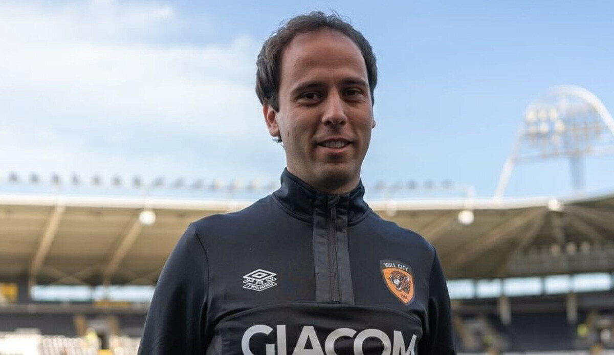 Hull City'e tanıdık isim! Acun Ilıcalı, Fenerbahçe, Trabzonspor ve Başakşehir'in eski ismi ile anlaştı Hull City'e tanıdık isim! Acun Ilıcalı, Fenerbahçe, Trabzonspor ve Başakşehir'in eski ismi ile anlaştı