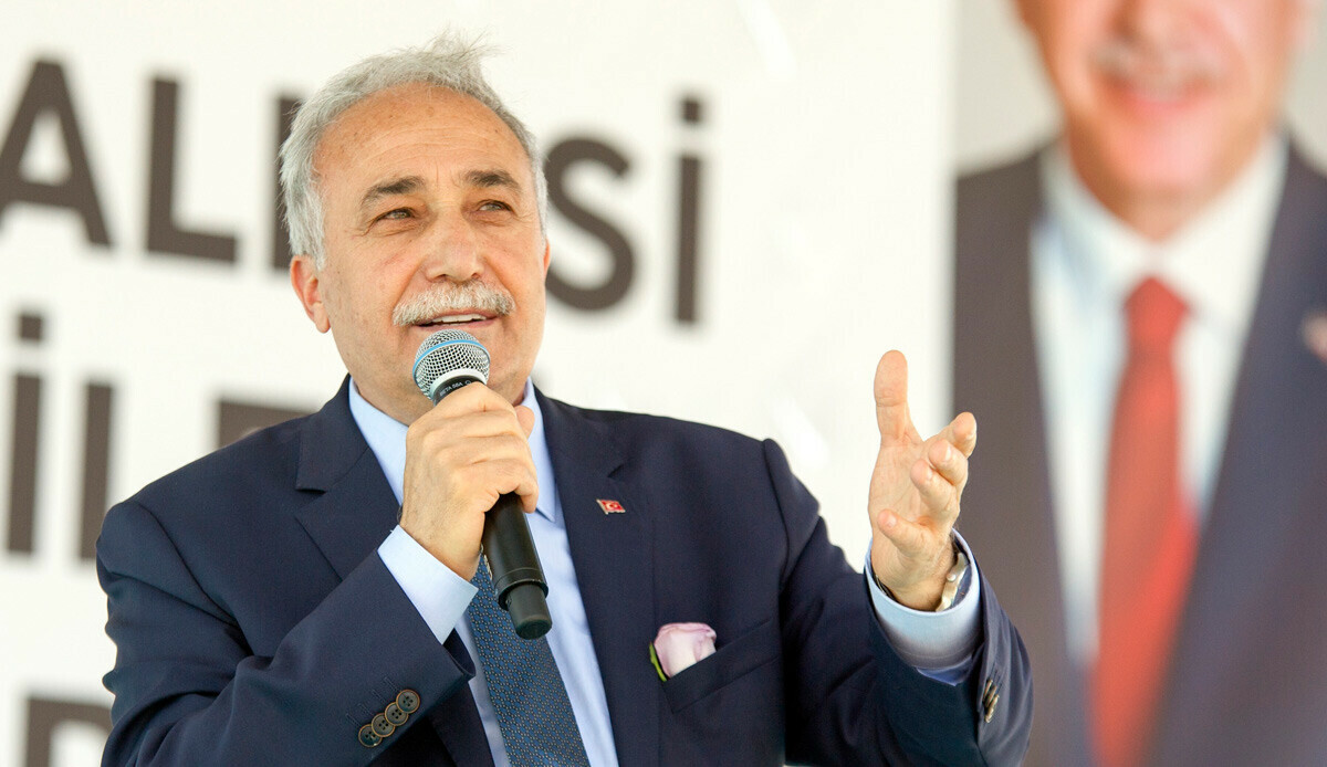 Ahmet Eşref Fakıbaba, AK Parti üyeliği ve milletvekilliğinden istifa etti Ahmet Eşref Fakıbaba, AK Parti üyeliği ve milletvekilliğinden istifa etti