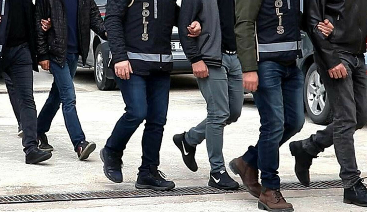 Son dakika! Ankara'da FETÖ operasyonu: 4 gözaltı kararı Son dakika! Ankara'da FETÖ operasyonu: 4 gözaltı kararı