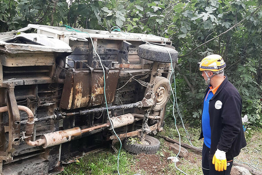 Gümüşhane'de feci kaza! Park esnasında uçuruma yuvarlanan arabadaki 3 kişi öldü