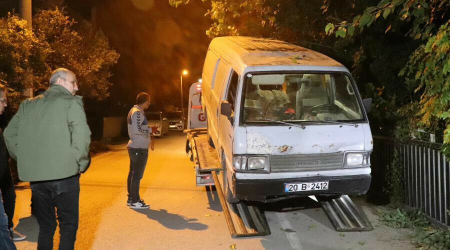 Denizli'de sır ölüm: Kadın sürücüye yardıma giden oto tamircisi yol kenarında bulundu Denizli'de sır ölüm: Kadın sürücüye yardıma giden oto tamircisi yol kenarında bulundu